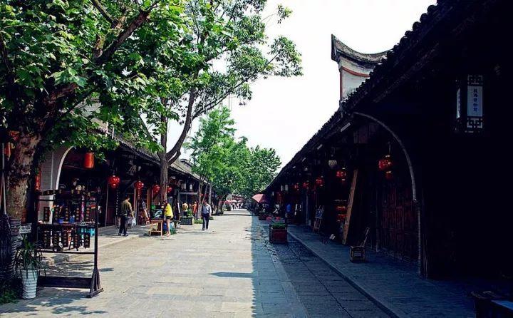 笑脸球的冒险之旅